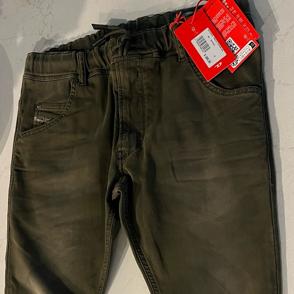 Men’s Size 28 Diesel Army Green Jogger Skinny Pants - Brand New with Tags